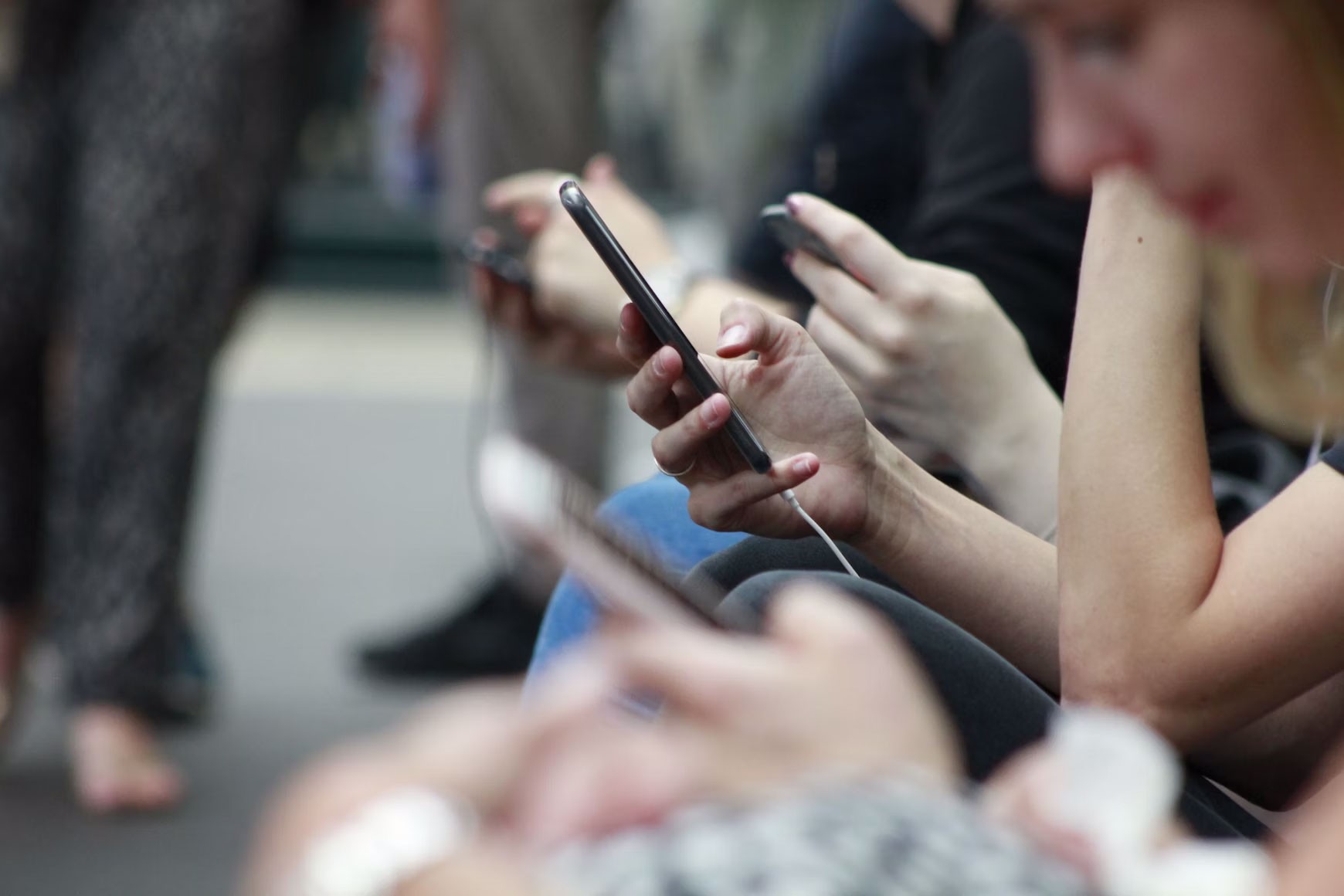 Cellphone, Mobile Device, Technology, Calling, Scrolling, Photograph